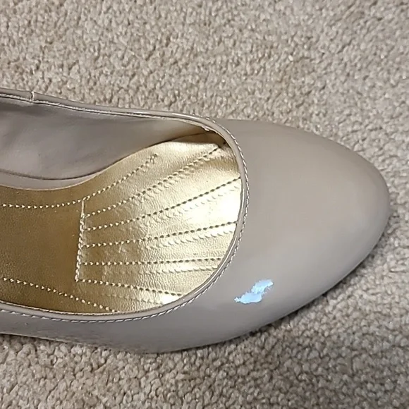 NWOT Pierre Dumas Beige Heels - Picture 5 of 6